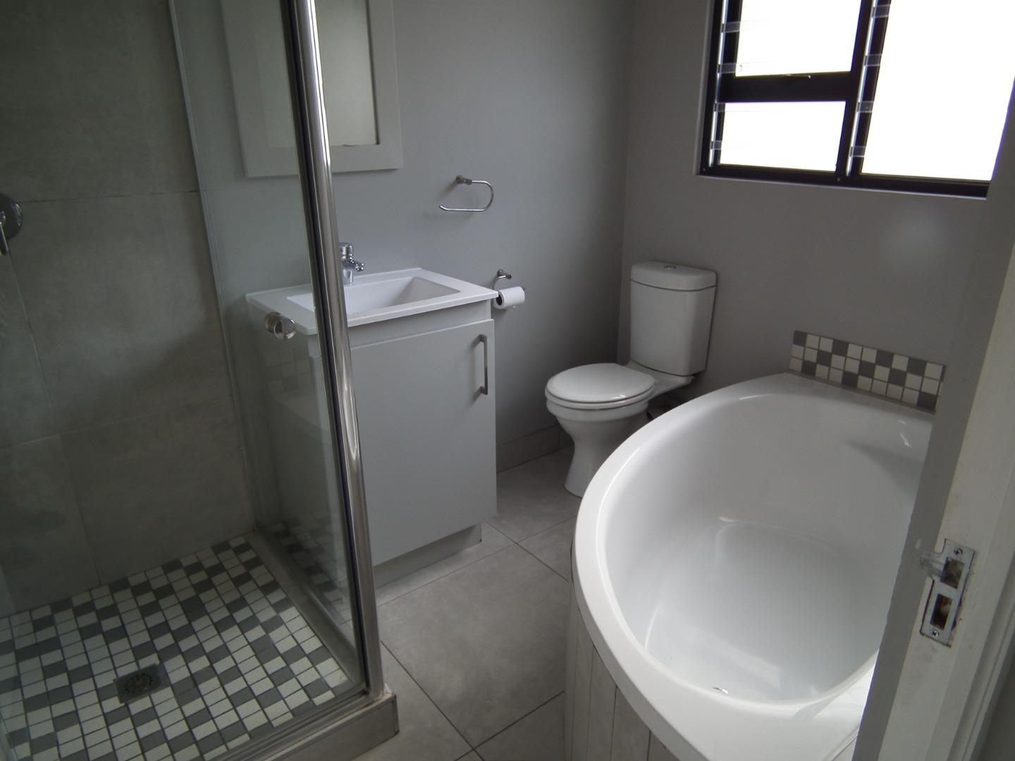 756882_12_Harley_Close_Vacant_NEW_011.JPG
