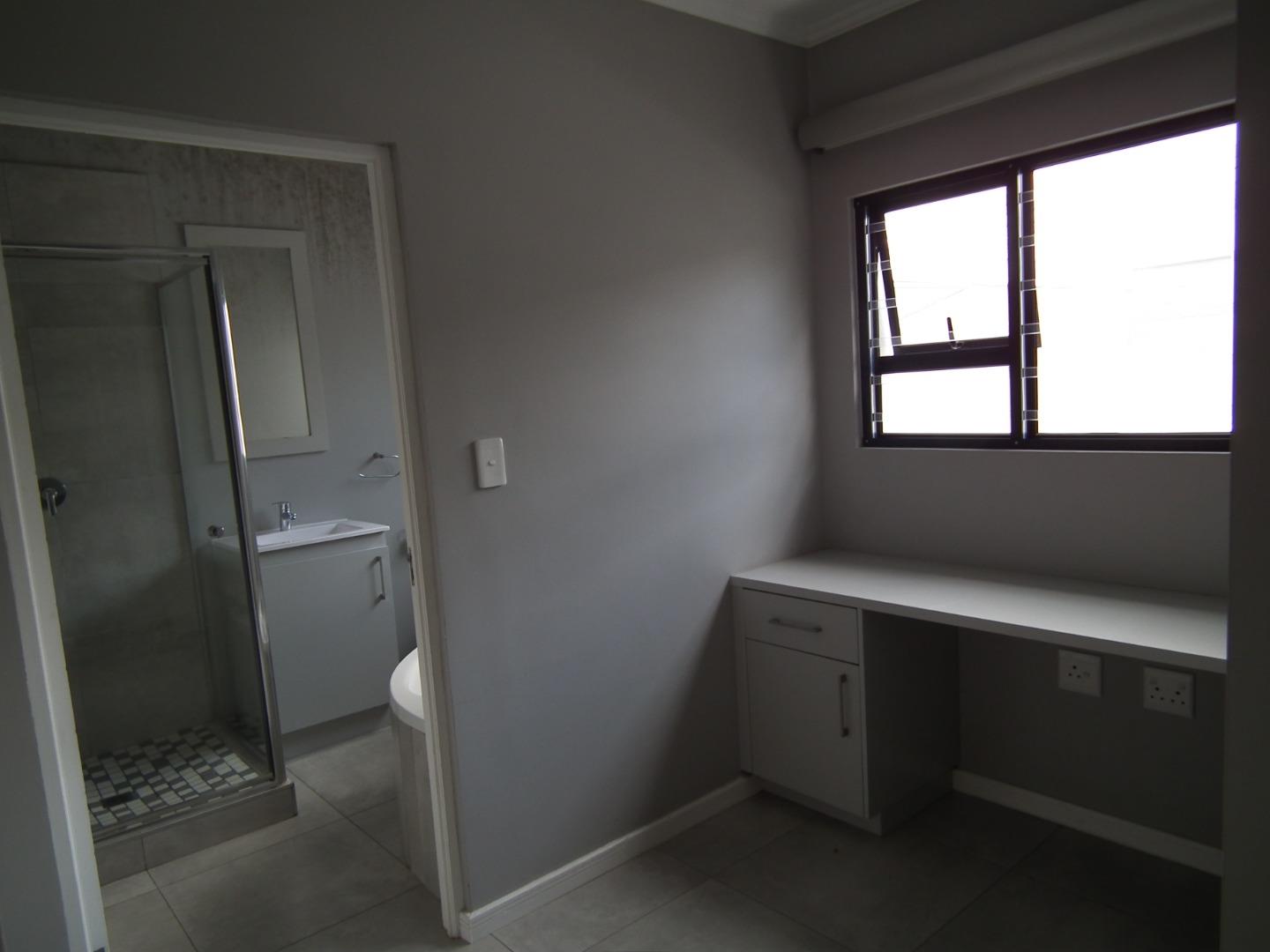 756882_12_Harley_Close_Vacant_NEW_012.JPG