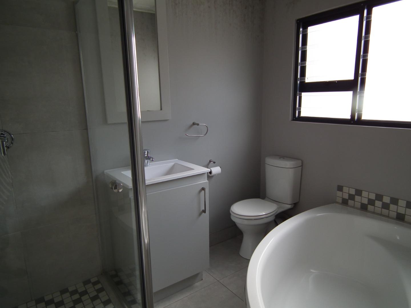756882_12_Harley_Close_Vacant_NEW_013.JPG