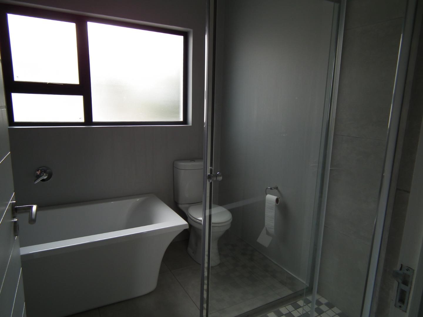 756882_12_Harley_Close_Vacant_NEW_018.JPG