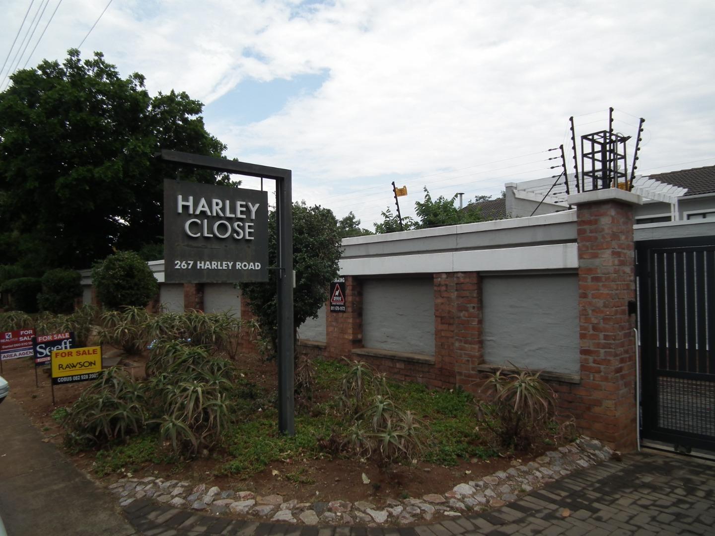 756882_Harley_Close_002.JPG